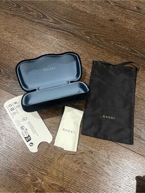 NWOT Gucci Black suede Sunglasses Case with cloth  and Black Pouch